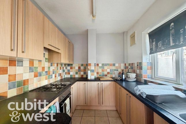 23, Kings Road, Lee-On-The-Solent photo 2