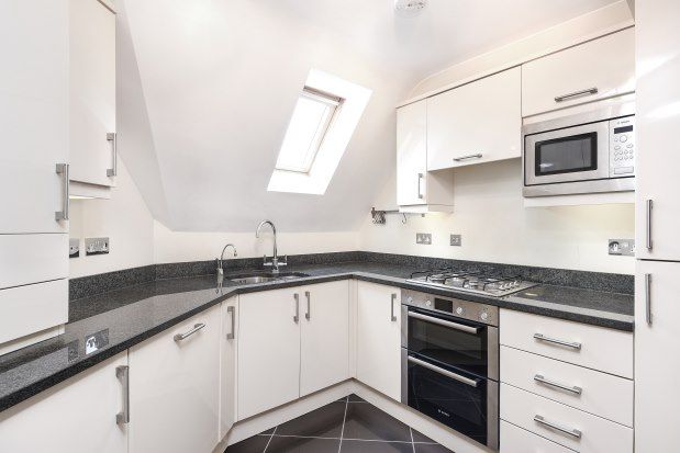 Thumbnail Flat to rent in 11 Station Road, Bromley