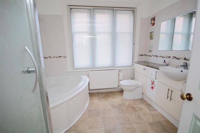 Flat for sale in Afton Road, Freshwater
