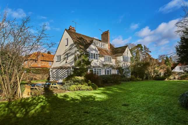 7 swingate farnham road Homes Farnham,  Buy Property in  in Sale for Surrey