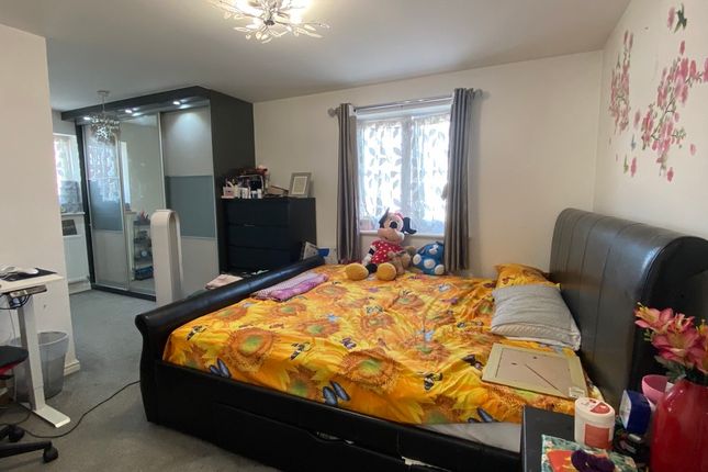 End terrace house to rent in Marsh Street North, Dartford