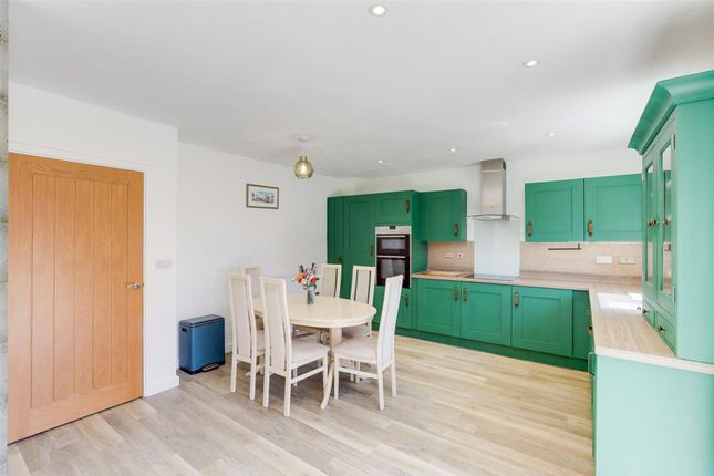 1 Hartland Drive, Nottingham photo 4