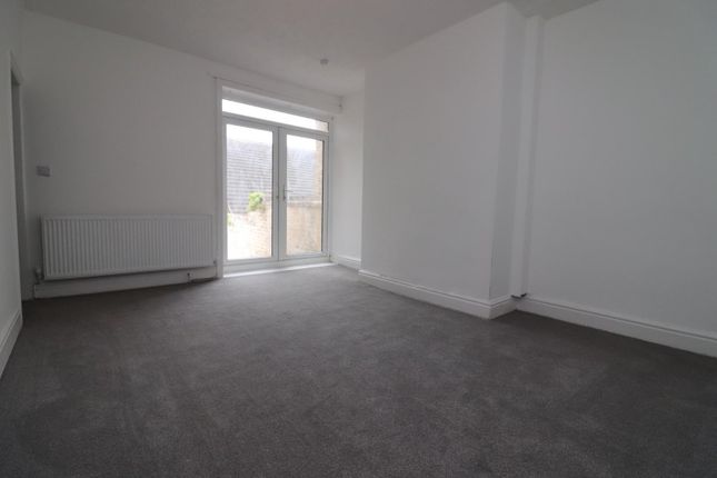 4, Laurel Avenue, Darwen photo 4
