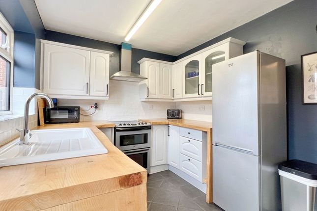 37 Luttrell Close, Taunton photo 3