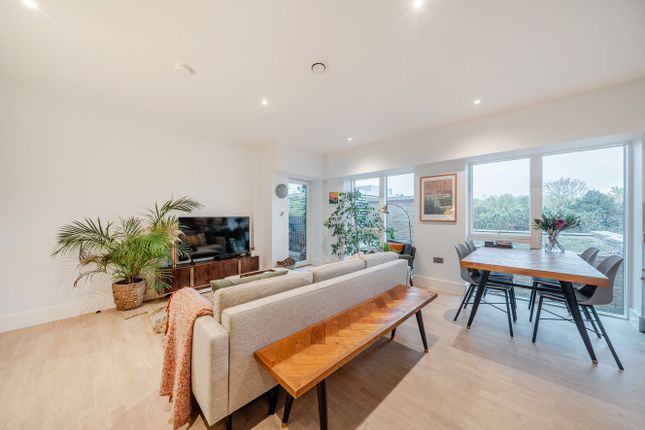 Flat 14, 577A, Kingston Road, London photo 2