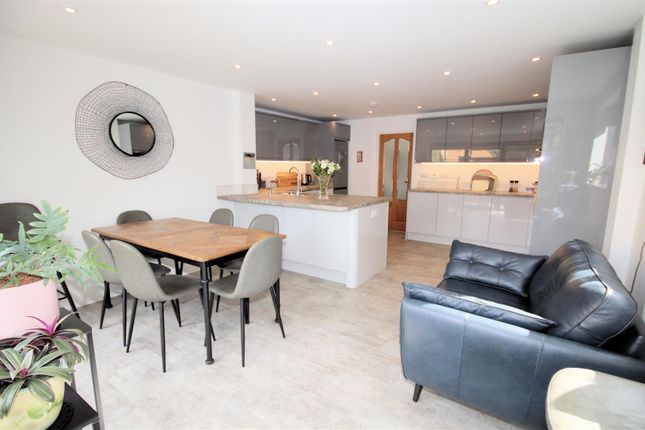 17, Willow Way, Toddington photo 3