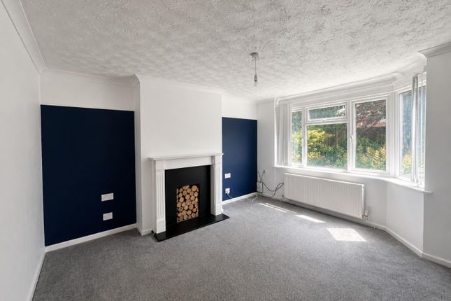 5, The Crescent, Dursley photo 3