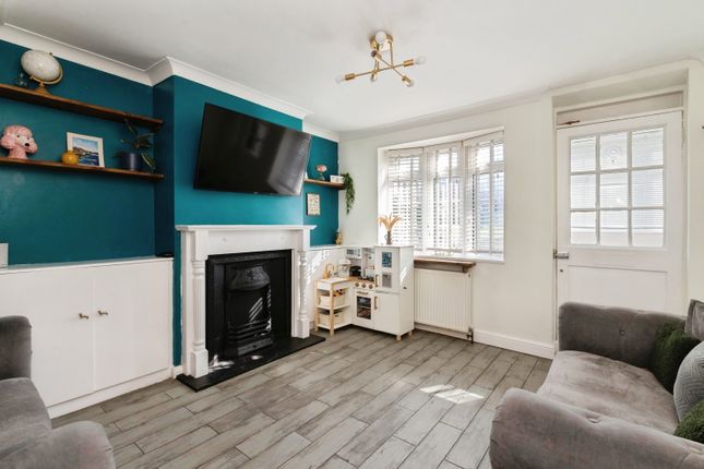 47, Southend Road, Stanford-le-Hope photo 2