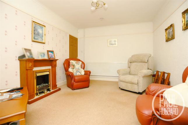 28, Kingston Close, Lowestoft photo 4