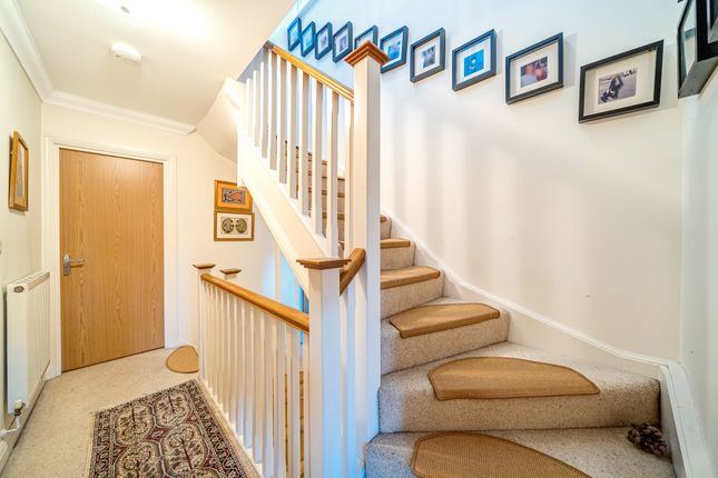 6, Anzio Gardens, Caterham photo 2