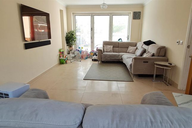 22, Charter Way, London photo 2