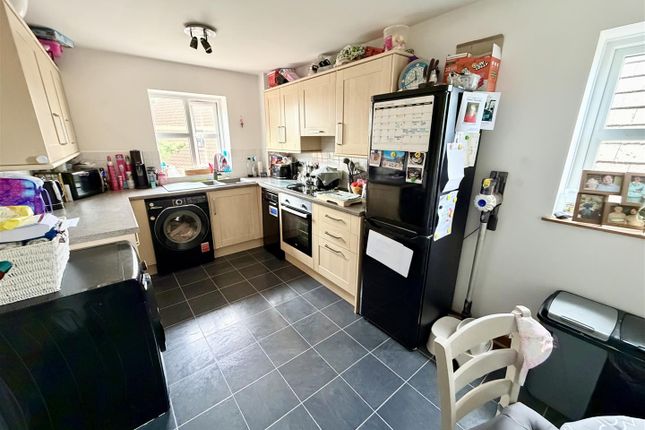 7, Nathan Gardens, Poole photo 2