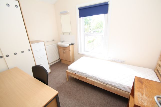 4, Cynthia Road, Bath photo 4