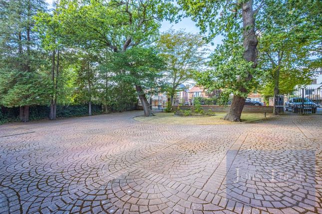 71, Manor Road, Chigwell photo 2