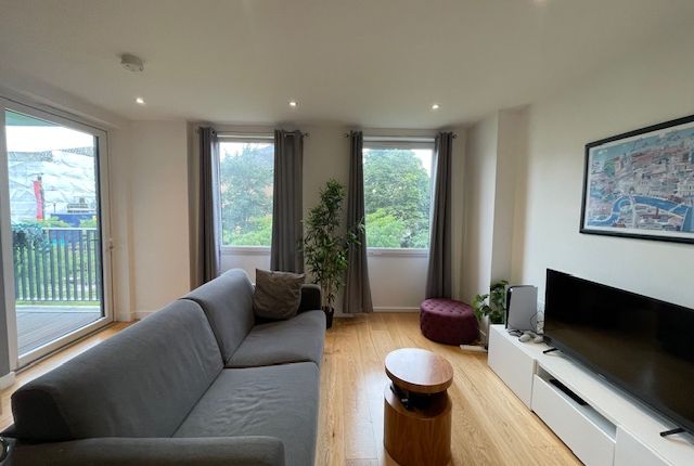 Denman Avenue, Southall photo 4