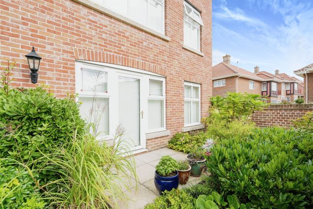 Flat for sale in Barclay Mews, Cromer