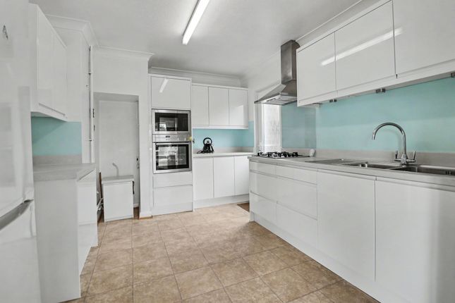 52 Upper St. Helens Road, Southampton photo 3