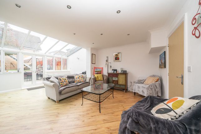 118 Rickmansworth Road, Watford photo 3