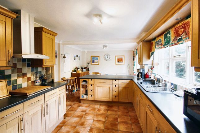 30 Heol Pentre'r Felin, Llantwit Major photo 2