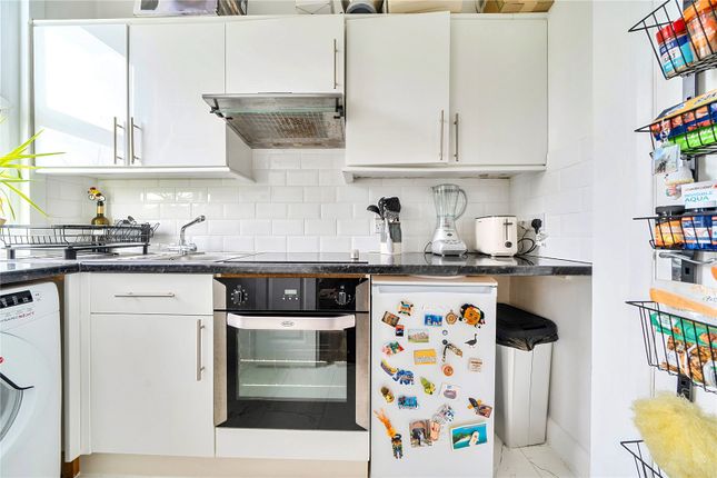 Flat 8, 56, Thicket Road, London photo 3