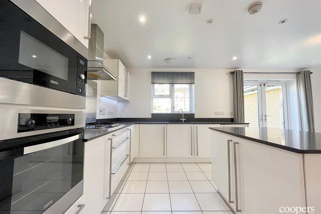 7, Cunningham Drive, Ickenham photo 2