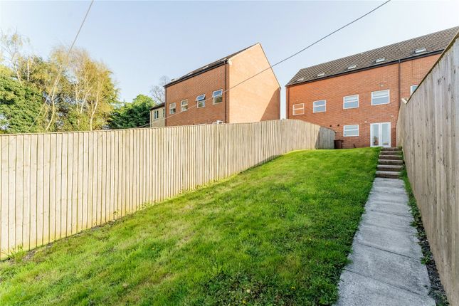 17, Lyng Court, Knottingley photo 2
