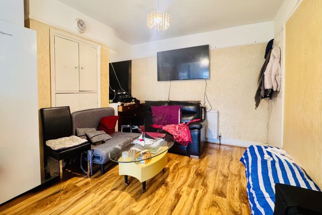 17, Hyde Way, Hayes photo 2