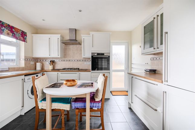 6, Plane Tree Close, Melksham photo 2
