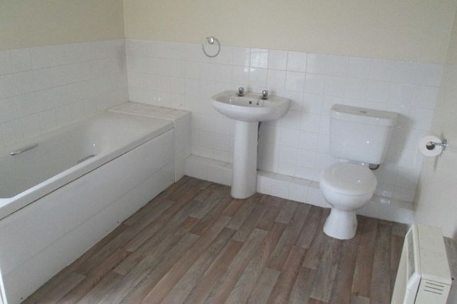 27 Hollycroft Road, Wisbech photo 3