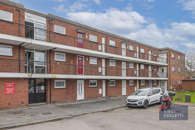 Flat for sale in Chaucer Court, Chaucer Way, Hoddesdon