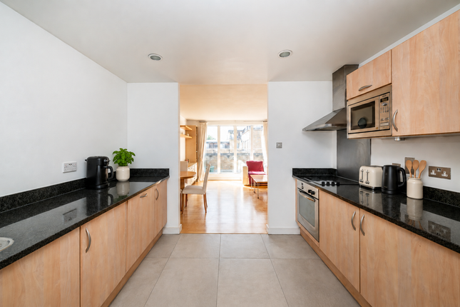 Flat 12A, Beech Court,, Elmfield Way, London photo 4