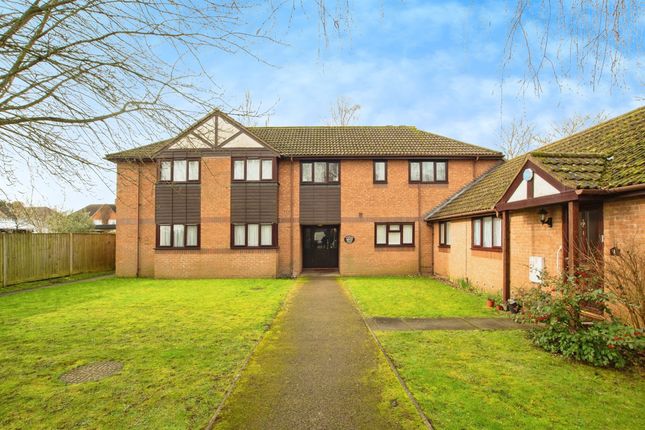 Thumbnail Flat to rent in Stewart Close, Abbots Langley