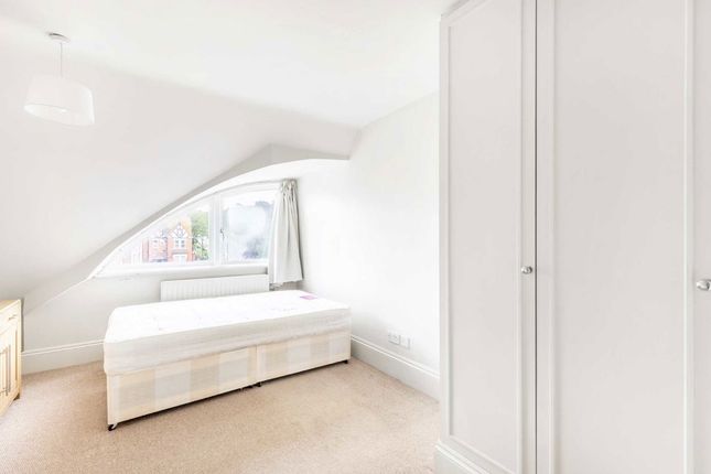 Flat 16, 21, Streatham Common North, London photo 4