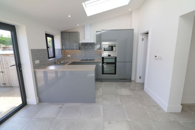 30, Longfield Lane, Cheshunt photo 3