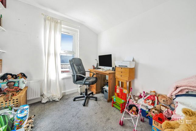 End terrace house for sale in Limes Road, Croydon