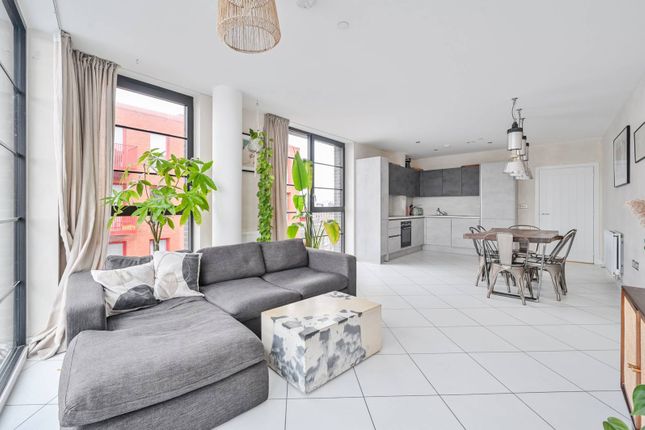 Flat for sale in Distillery Building, Tower Hamlets, London