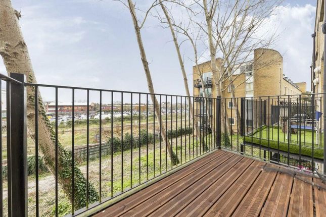 22b, Rosemont Road, London photo 4
