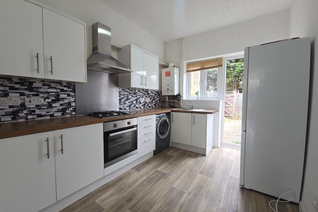 2-bed terraced on Albany Road, Chadwell Heath, £1,700/mo