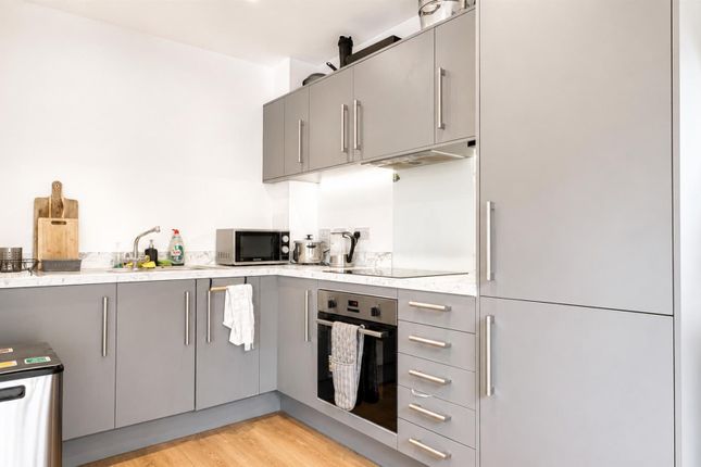 Flat 16, 23, Mahindra Way, London photo 4