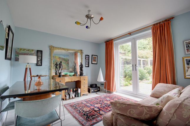 Holly Lodge, Queensgate, Beverley photo 3