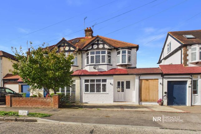 3-bed house on Belfield Road, West Ewell, £2,650/mo