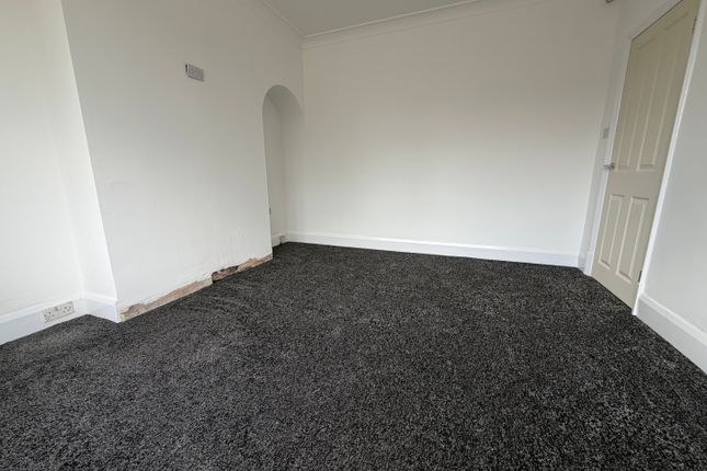 41, Denbrook Crescent, BRADFORD photo 3