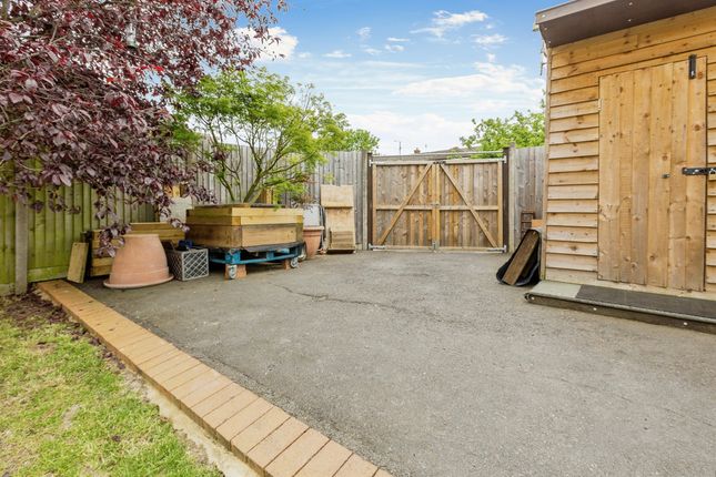 Terraced house for sale in Carlton Close, Aylesbury