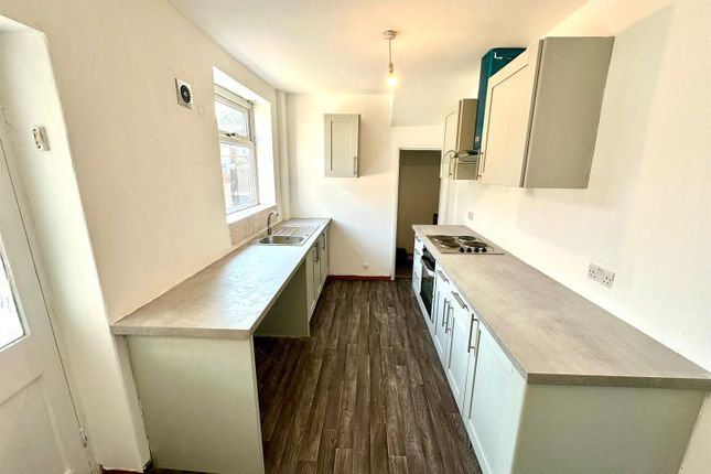 16, Blenmar Close, Manchester photo 4