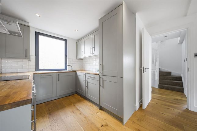 Thumbnail Maisonette for sale in Evelyn Road, London