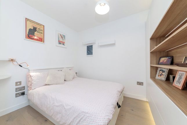 Studio for sale in Highgate Hill, Archway, London