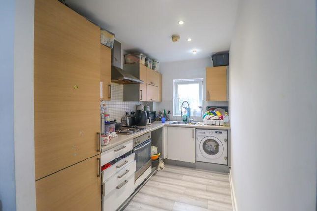 6 Calder Court, Riverside Close, London photo 4