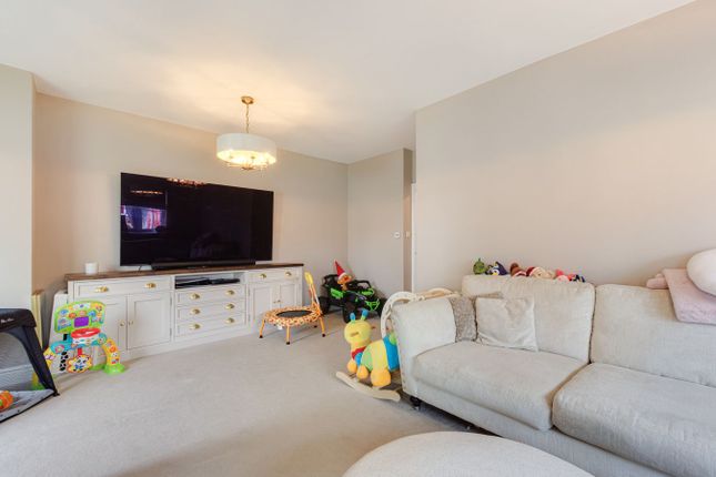 8, Hollies Avenue, Sidcup photo 4