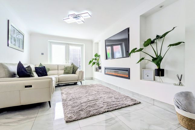16 Japonica Drive, Merthyr Tydfil photo 3