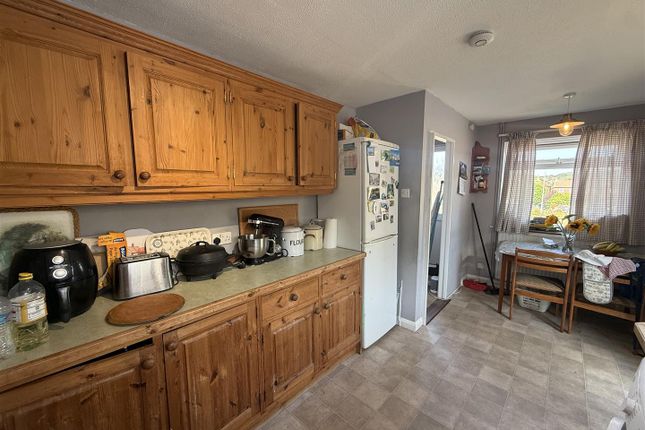26, Coneygar Close, Bridport photo 3